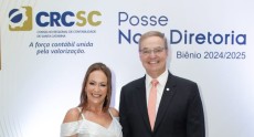 CRCSC reconduz a contadora Marisa Schvabe à presidência em solenidade prestigiada por autoridades do âmbito estadual e federal